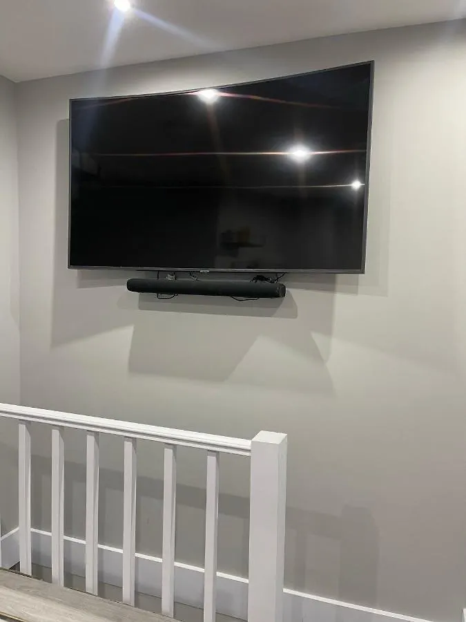 Unique Duplex Apartment Free Parking Free Wi-Fi 6 Minutes From Leeds City Centre