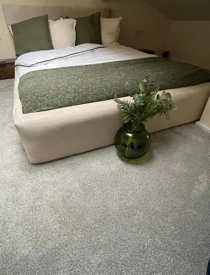 Unique Duplex Apartment Free Parking Free Wi-Fi 6 Minutes From Leeds City Centre